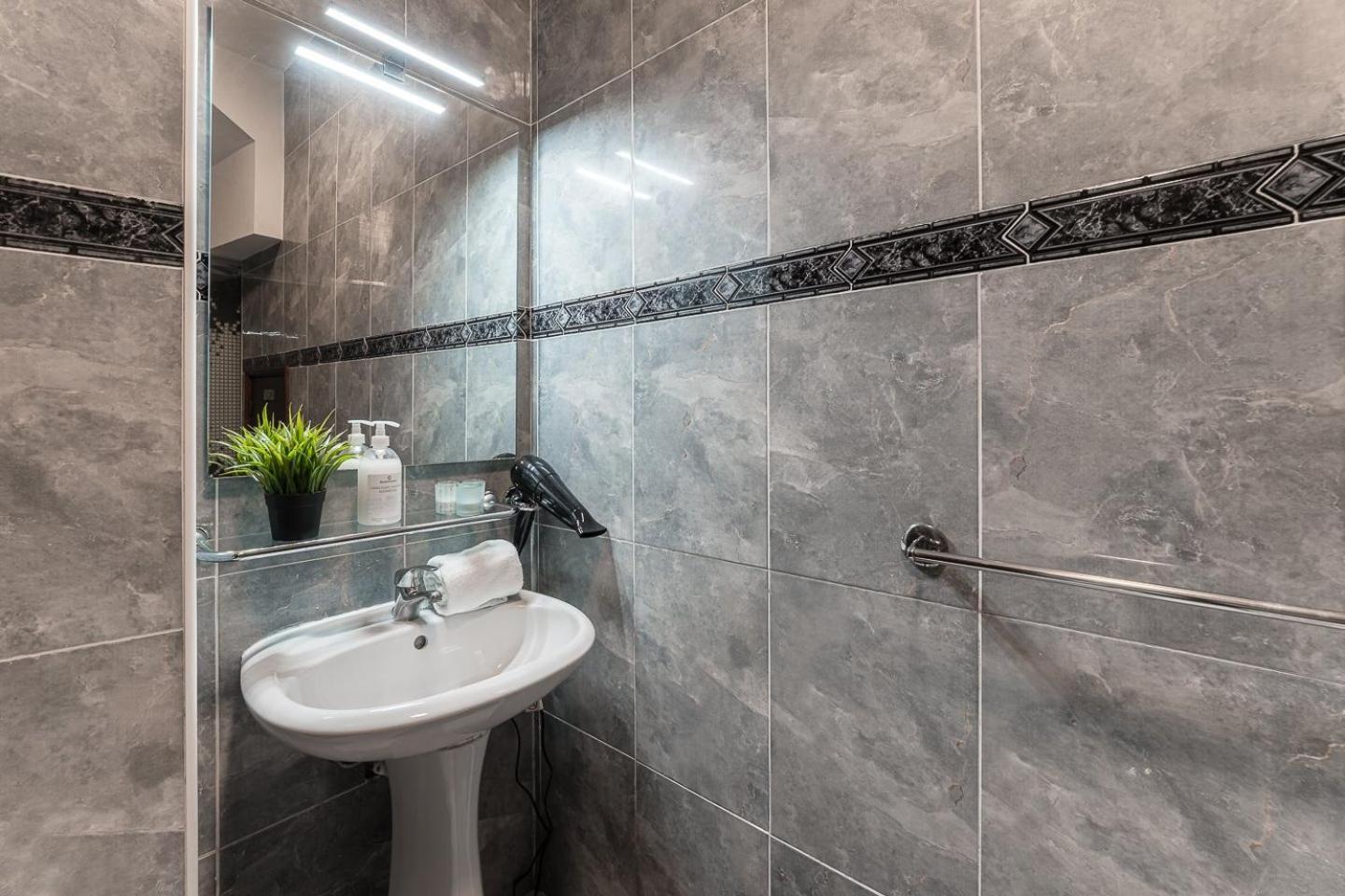 Guestready - Sunny Family Apt With Private Terrace * Oporto